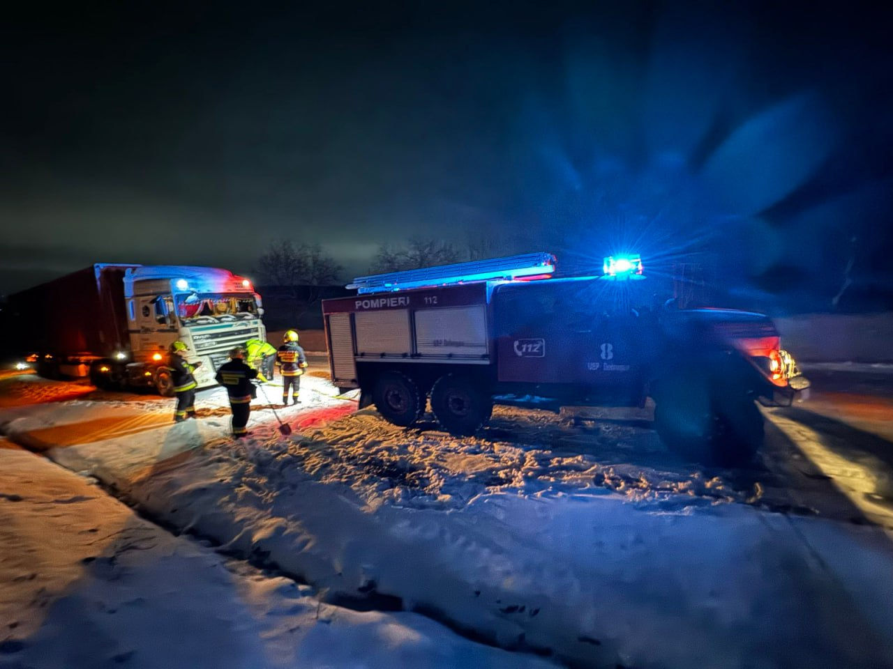 Peste 80 de misiuni, realizate de salvatori și pompieri în ultimele 24 de ore.