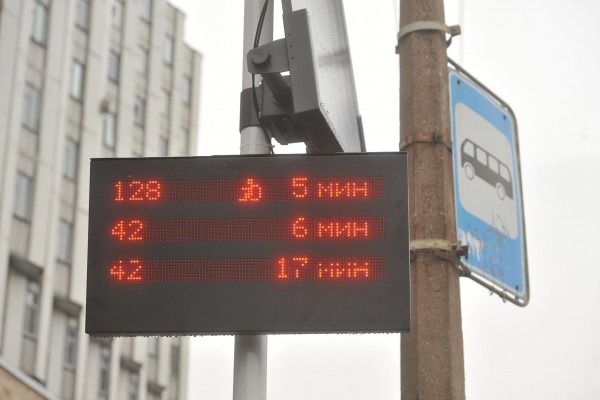 На бельцких остановках начинается установка электронных табло. Фото: btv.md.