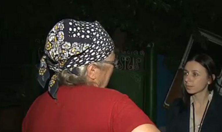 Бабушка девочки, узнав о происшествии, немедленно обратилась в полицию.