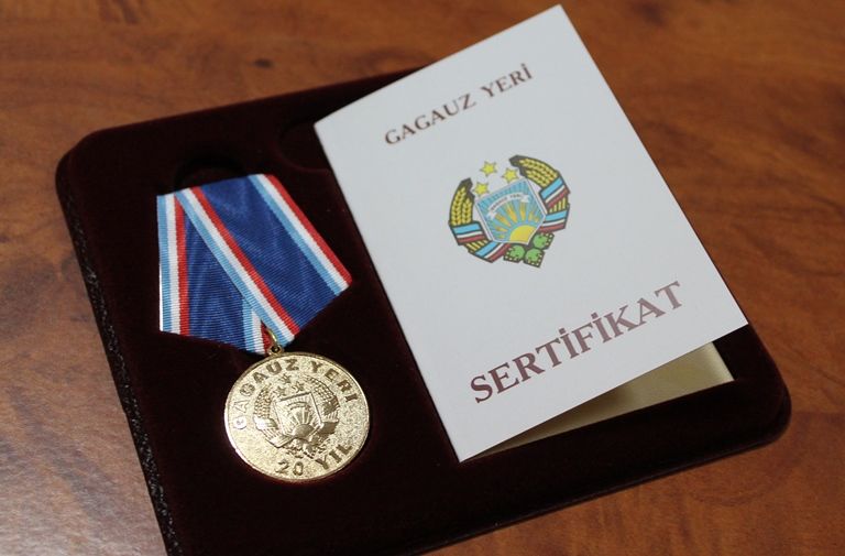 Жители автономии, отмеченные наградами Гагаузии, будут получать единовременное материальное поощрение.