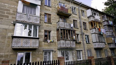 После каждого дождя квартиры жильцов затапливает.