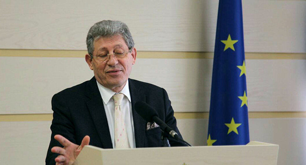Mihai Ghimpu a declarat că până la 2 decembrie, procurorul general va veni în sala Parlamentului şi va solicita retragerea imunităţi parlamentare a încă unui deputat.