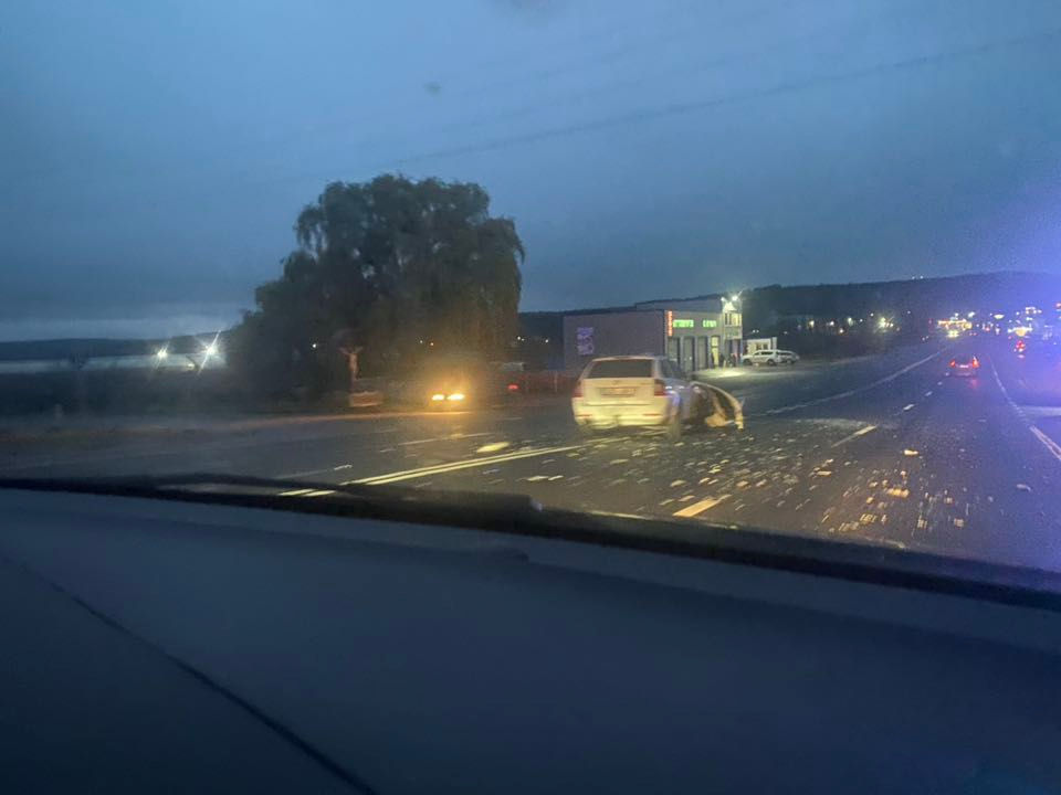 Accident pe traseul Chișinău-Hâncești: Două persoane, transportate la spital.