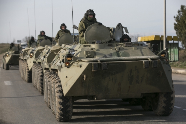 Serviciul urcrainean de grăniceri a anunțat că o coloană de mașini militare burdușite cu armament rusesc, care veneau din Rusia au trecut frontiera cu Ucraina, transmite pravda.com.ua.