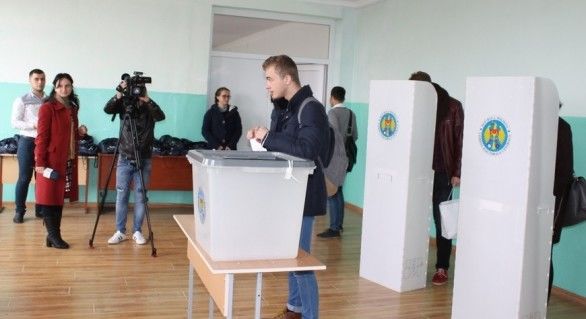 Moldovenii din România pot vota la 11 secții deschise în țara vecină.