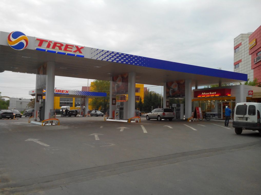 Объем продаж Tirex-Petrol, одной из крупных топливных молдавских компаний, упал за год на 30% — с 1,46 млрд леев в 2015 году до 1,02 млрд леев в 2016.