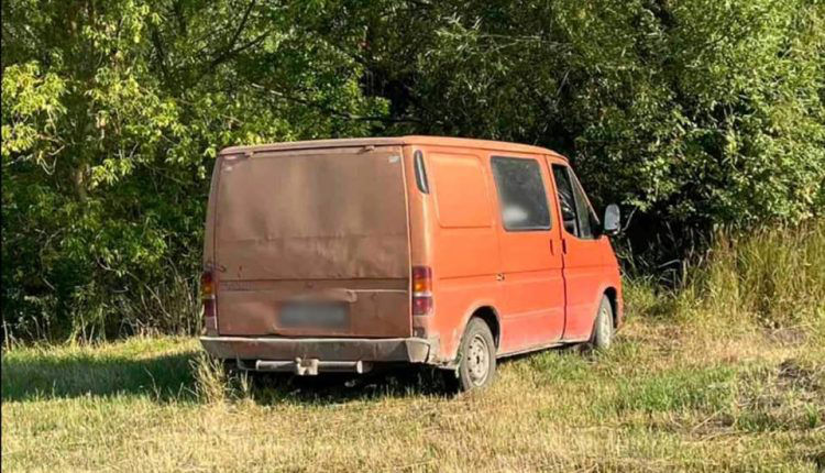 Подростки из Сорокского района угнали машину для сбора и перевозки молока.