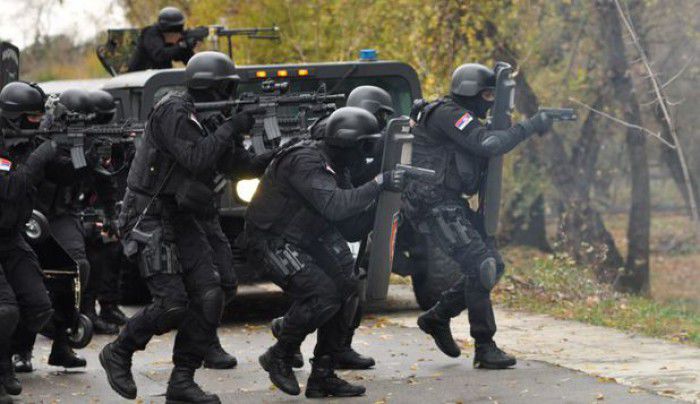 Atacurile teroriste, cum a fost cel din Paris, au un impact puternic asupra comportamentului nostru. Foto: descopera.ro