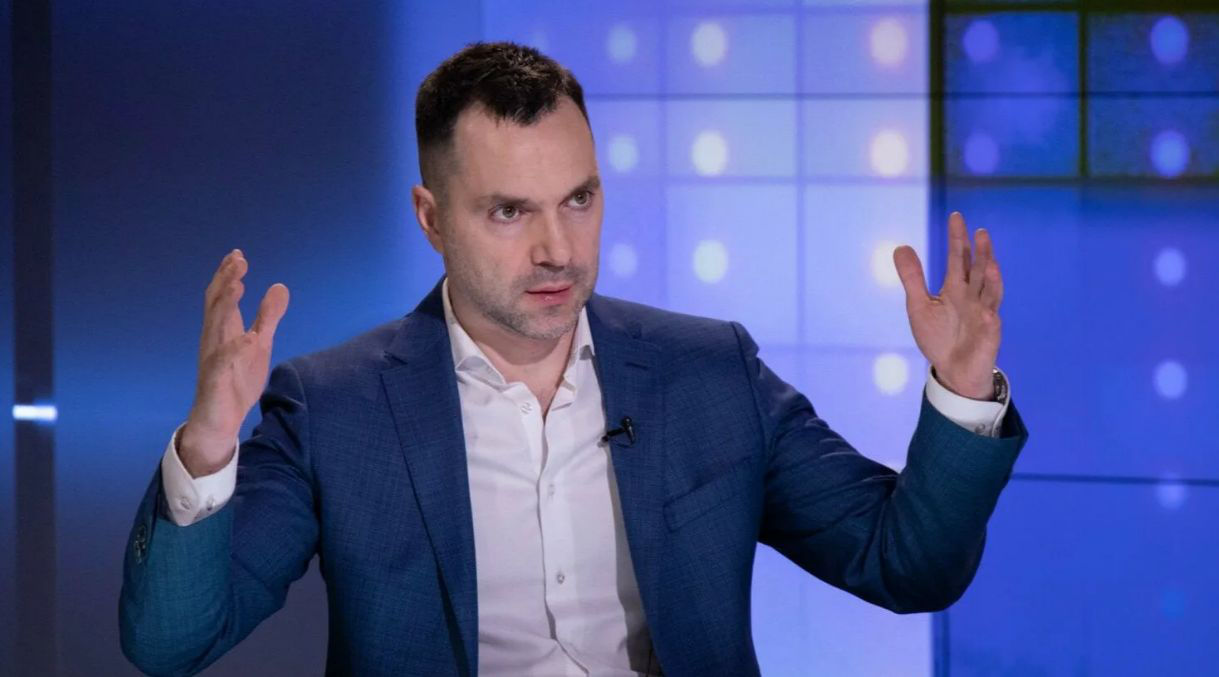 Арестович дал прогноз о том, когда закончится война в Украине.
