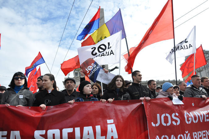С понедельника, 23 сентября, по всей стране ПКРМ начинает акции протеста - «бархатную революцию».