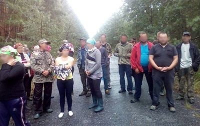В Чернобыльской зоне задержали 20 сборщиков ягод.