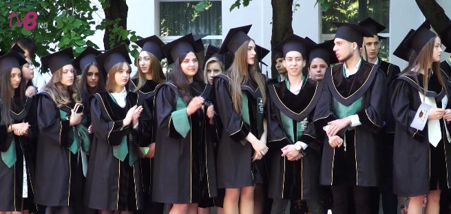 Минобразования дало разъяснение о концерте для выпускников.