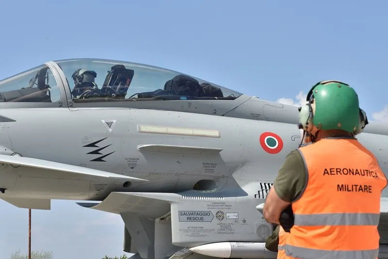 România a ridicat avioanele de vânătoare din cauza unui atac rusesc și a detectat ținte aeriene.