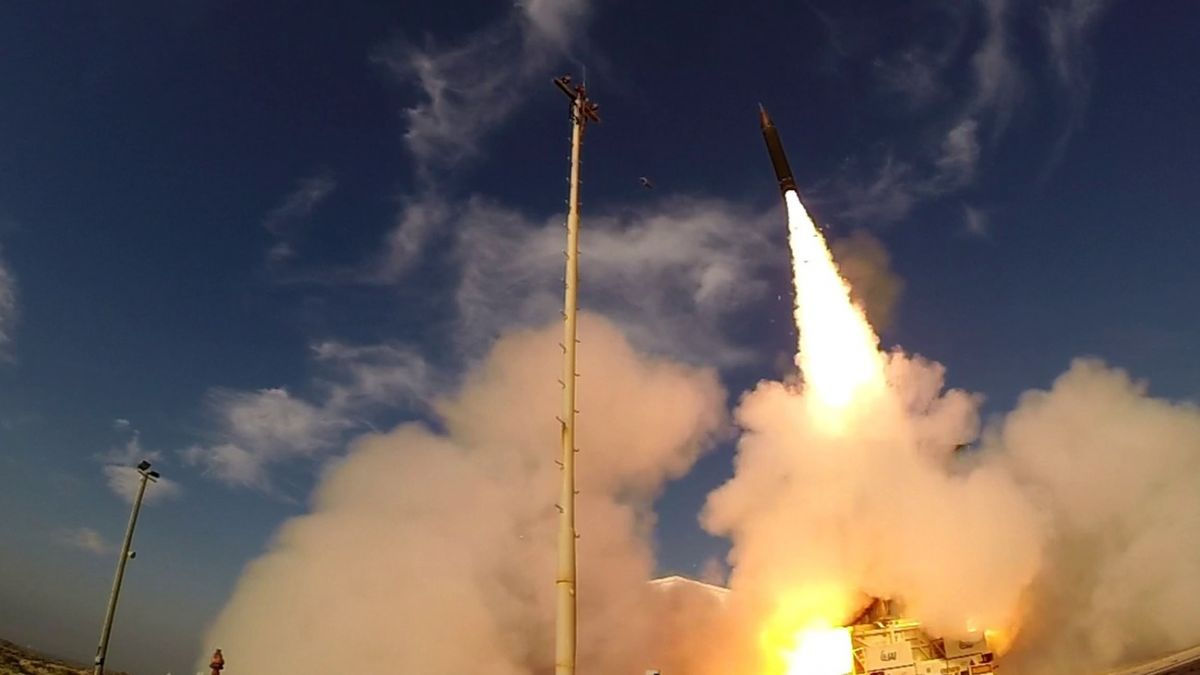 США провели первый успешный перехват баллистической ракеты.