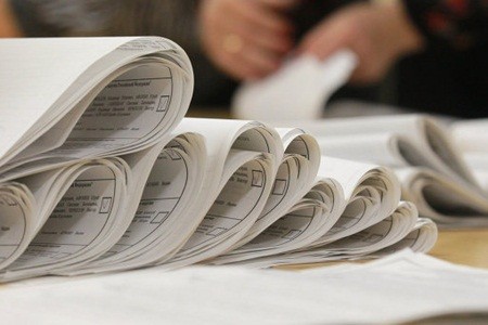 По словам Коропчану, 4 бюллетеня были вброшены в урну.