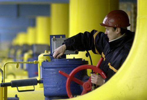 Евросоюз пообещал помочь Украине выплатить около двух миллиардов долларов задолженности, которую она имеет перед "Газпромом".
