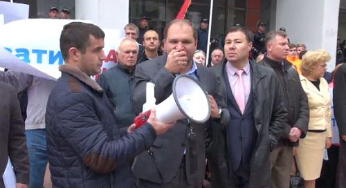Potrivit lui Ceban deputații vin la ședințe ca taracanii prin bucătărie.