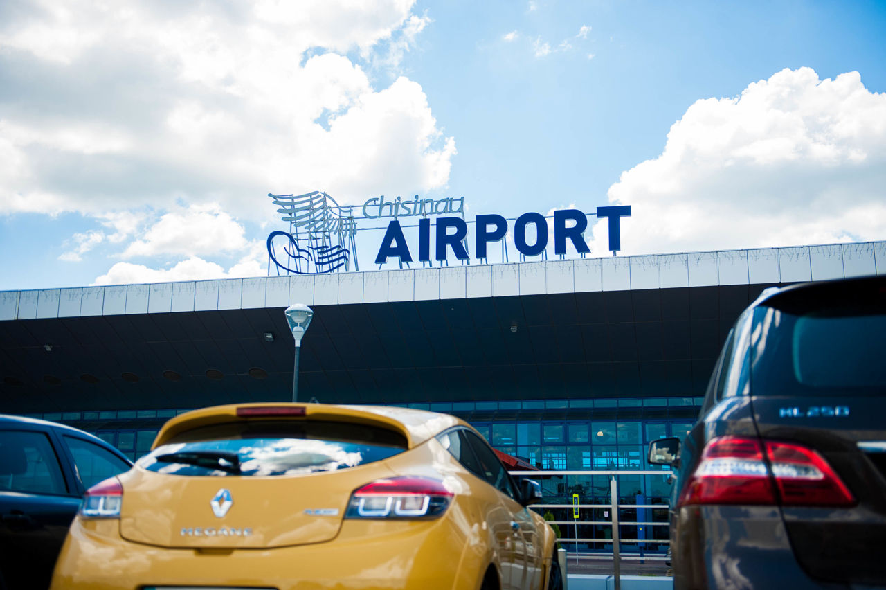 Аэропорт объявил о специальных правилах для пассажиров на время пасхальных праздников. Фото: Point.md