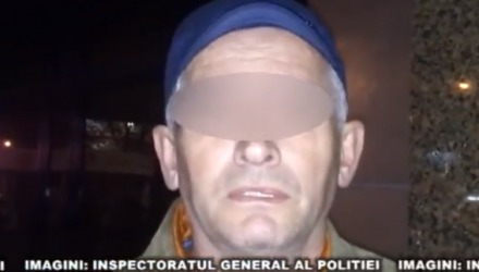Un bărbat de 52 de ani, cetățean străin, suspectat de sustragerea ilegală a banilor din bancomat, a fost reținut de poliție.