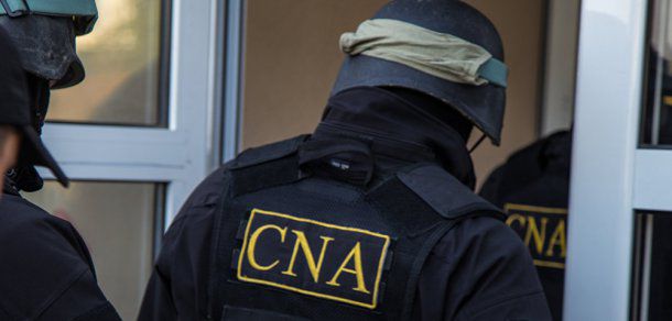 Ofiţerul CNA care ar fi primit mită,100 mii €, încă 20 de zile de arest. Foto: sputnik.md