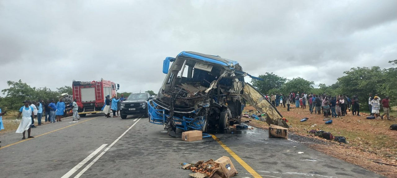 Peste 20 de persoane au murit în urma coliziunii dintre un autobuz și un camion în Zimbabwe.