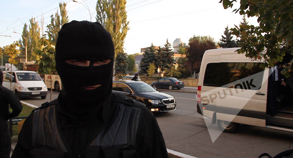 Până la această oră sunt deja 15 persoane reţinute: judecători, foşti judecători şi executori judecătoreşti.