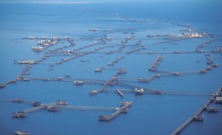 Ruşii vor să readucă la viaţă acest "oraş din mijlocul apelor" şi să intensifice căutările de petrol în Marea Caspică.