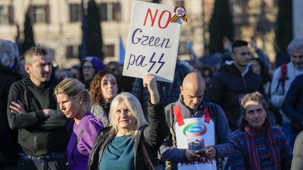 В Европе прошли демонстрации против обязательной вакцинации.