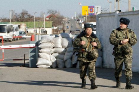 Пограничники вызвали «Скорую помощь», но к моменту ее приезда задержанный умер.
