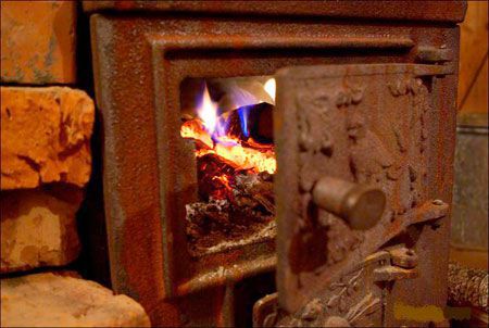 Două persoane au murit, după ce s-au intoxicat cu monoxide de carbon.
