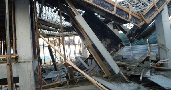 В строящемся здание в центре Кишинева рухнули перекрытия.
