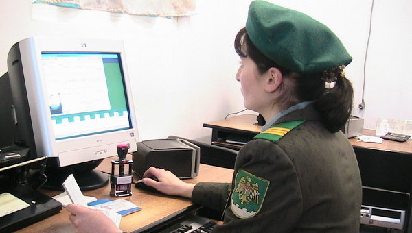 Наиболее частые из проблем - предъявление фальшивых или просроченных документов.  Фото: newsmoldova.md