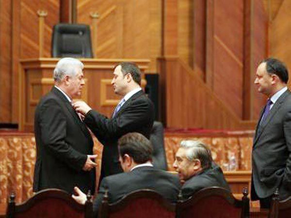 SMS-ul a fost expediat de pe numărul 060007500, număr care îi aparține lui Iurie Chiorescu. Foto: moldova.org