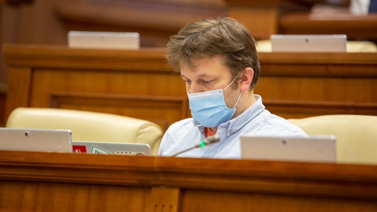 Депутат ПДС Дмитрий Алайба заразился коронавирусом.