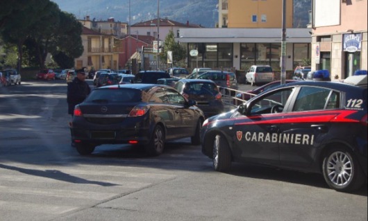 Urmărire ca-n filme pe străzile unui oraș din Italia. Poliția s-a luat pe urmele unui moldovean care încercase să spargă un magazin.
