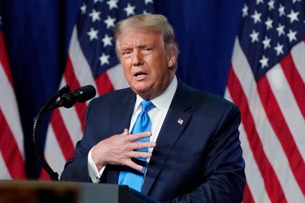Трамп пообещал отправить женщину на Луну и покорить Марс.