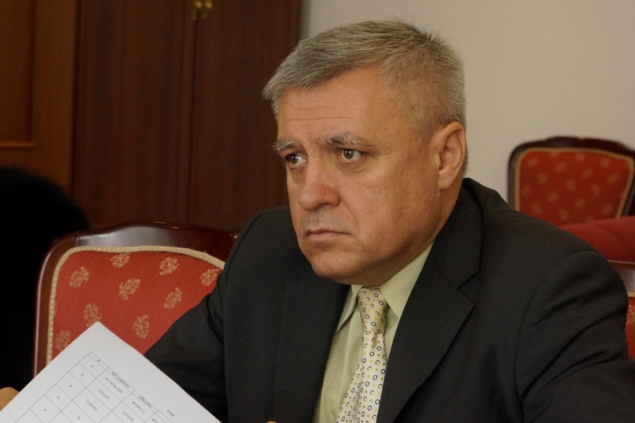 Шалару не мог занимать пост министра, так как одновременно числился и членом административного совета госпредприятия/