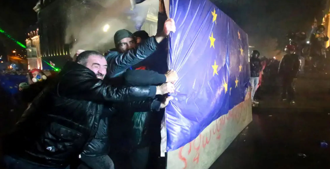 Parlamentul European regretă înghețarea de către Georgia a dialogului de aderare la UE.