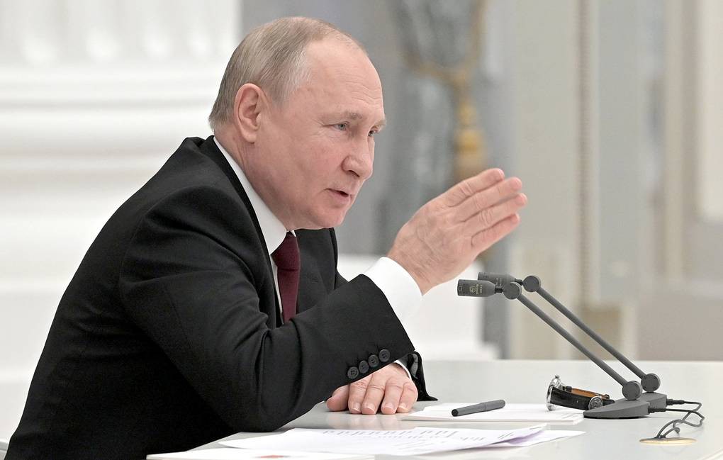Путин заявил Шольцу и Макрону, что намерен подписать указ о признании "ДНР" и "ЛНР".