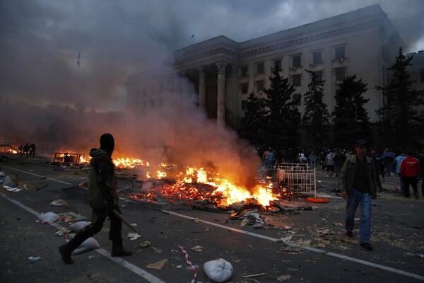 Trei zile de doliu au fost declarate în Odesa, după ce peste 40 de oameni au murit în urma confruntărilor sângeroase.
