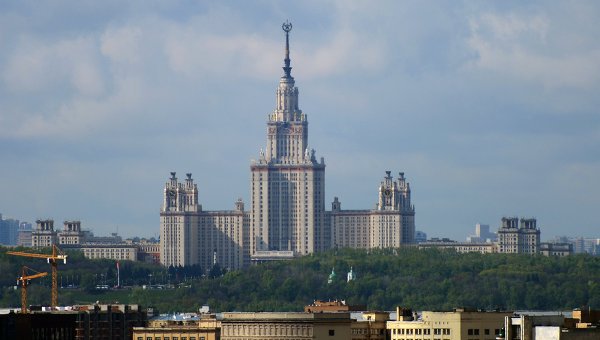 Общее количество бюджетных мест в российских вузах в следующем году составит около 460 тысяч.
