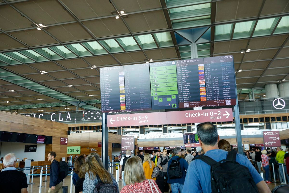 Aeroporturile din Bruxelles, Berlin și Londra resimt în continuare efectele atacului cibernetic.