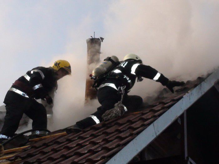 O casă din orașul Soroca a fost cuprinsă de flăcări. Foto: vestea.net
