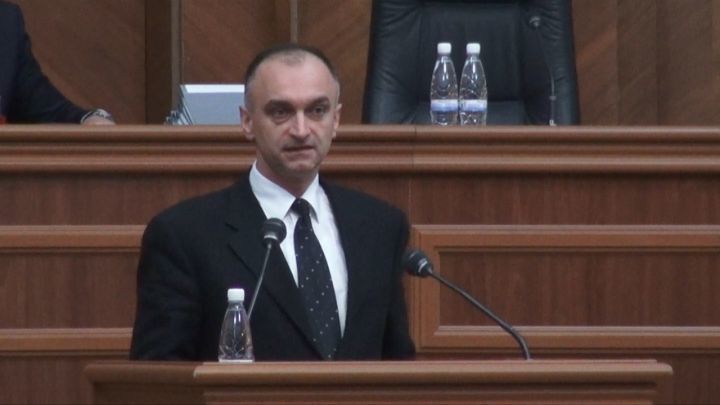 Бывший член ЛДПМ, экс-глава Национальной комиссии по финансовому рынку страны Артур Герман.