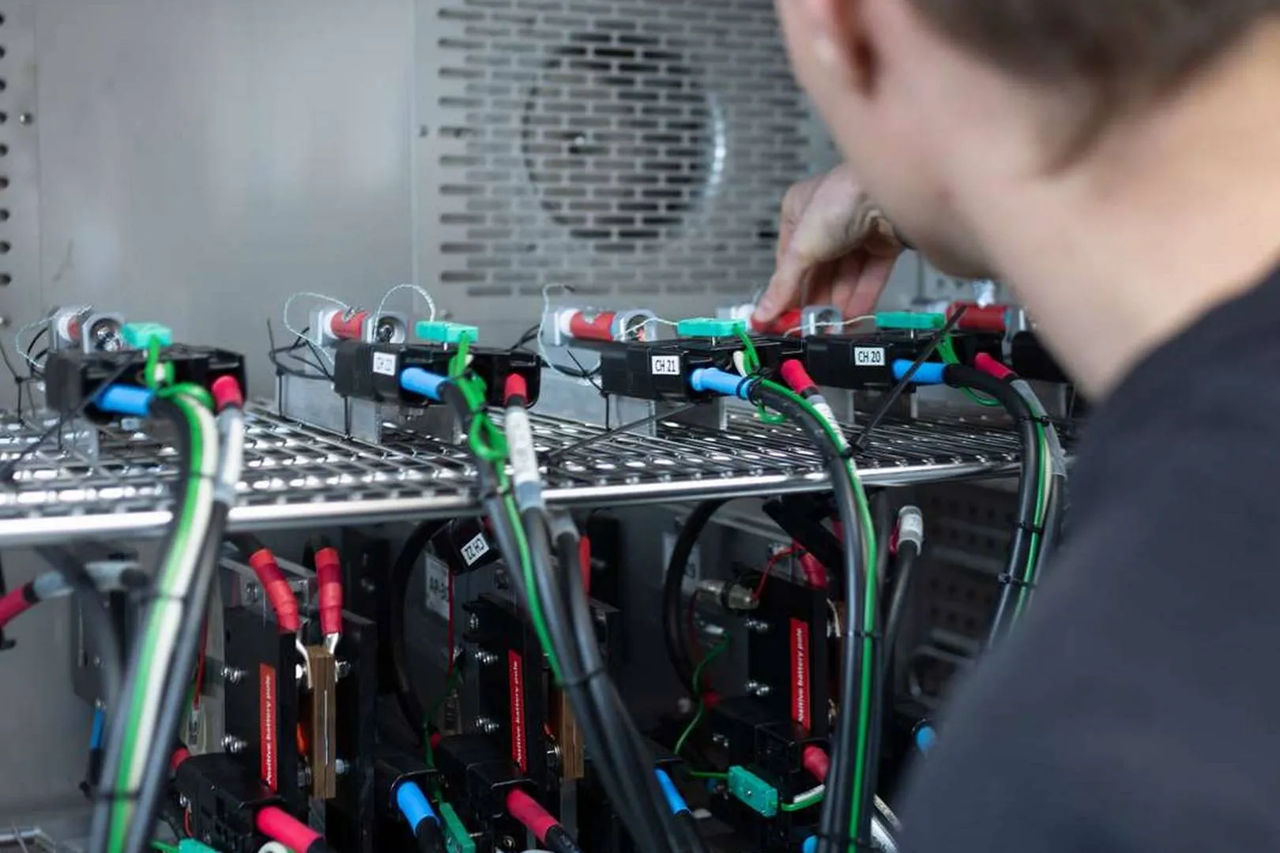 Componente necunoscute în echipamentele pentru rețeaua electrică, descoperite în Danemarca.
