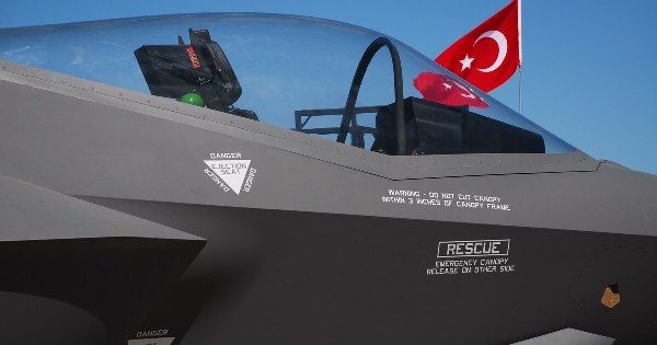 Турция потребует от США компенсацию после выдворения из программы F-35.