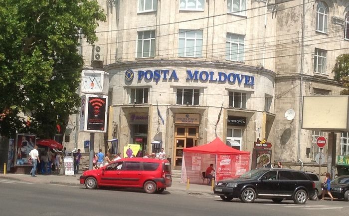 Proiectul legii poștei a fost votat, în prima lectură, de către Parlament.  Foto: tribuna.md