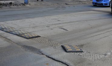 În Capitală sunt defectate aproape toate limitatoarele de viteză. Foto: Point