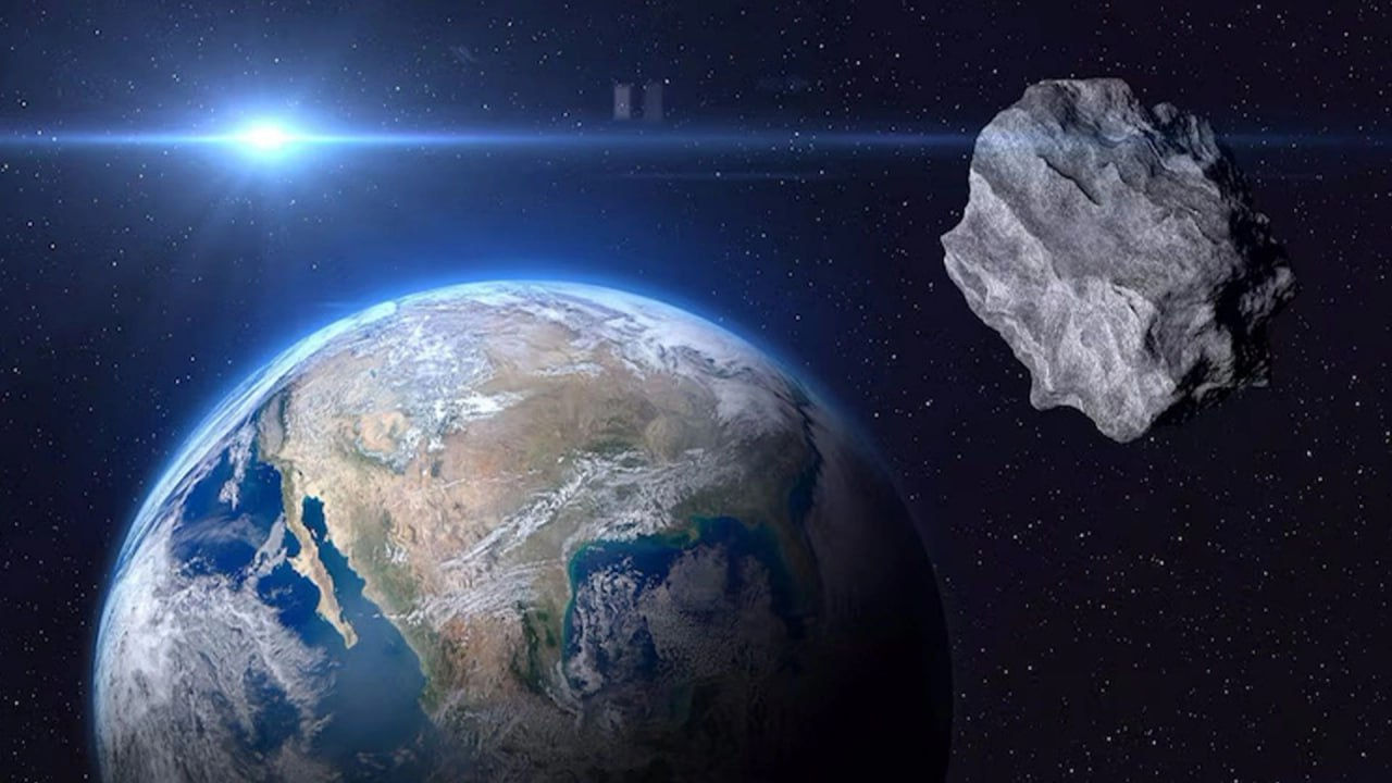 Un asteroid, de dimensiunea unei clădiri de 10 etaje, se îndreaptă spre Pământ cu o viteză de 23.590 km/h.