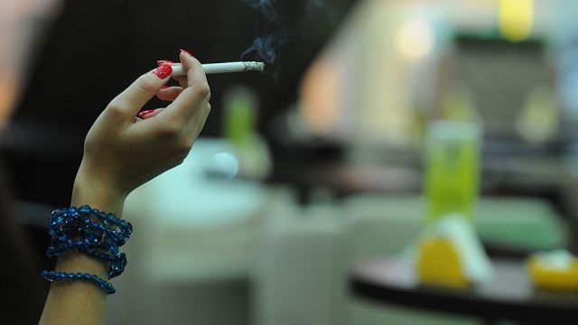 Администраторы заведений, которые подчинились новым требованиям, получили подарки от министра здравоохранения.